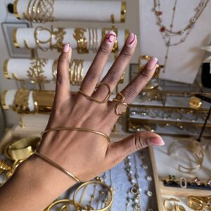 Bague entrelacée en boucle infinie