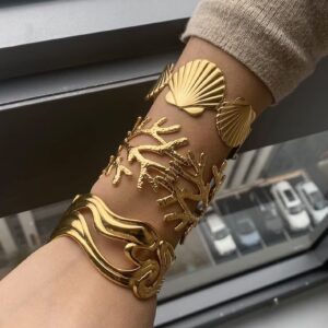 Bracelet manchette sculptural ondulé